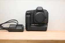 CANON EOS 5D BODY ONLY + grip bg e4 GOOD CONDITION