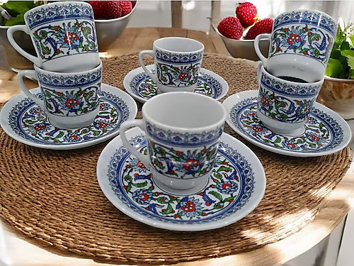 Lot tasses à - 6,