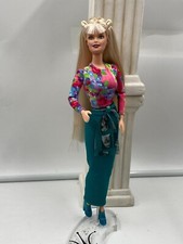 Barbie corps articulé  Relookée 2 tenues + Fauteuil coffre à bijoux  OOAK