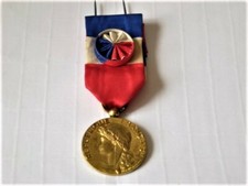 médaille du travail Commerce Industrie avec sa rosette, attribuée en 1966