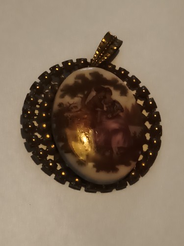 Pendentif ancien médaillon