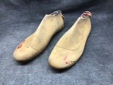 Paire d’anciennes formes en bois et métal de Cordonnier , embauchoirs