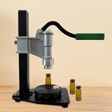 Sertisseuse de flacons, capsuleuse, outil de sertissage et capsulage