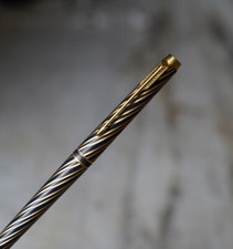 MAGNIFIQUE STYLO ROLLER PARKER 180 FINITION TORDADE NOIR & PL OR 18 CARATS