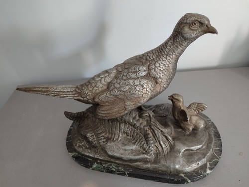 Statue poule faisane sur - la,
