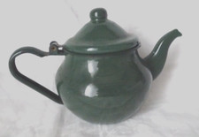 Ancienne  petite théiere tôle émaillée  vert anglais , 70 cl