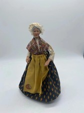 Poupée régionale ancienne