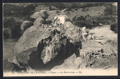 Cpa trayas roche trouée - la,
