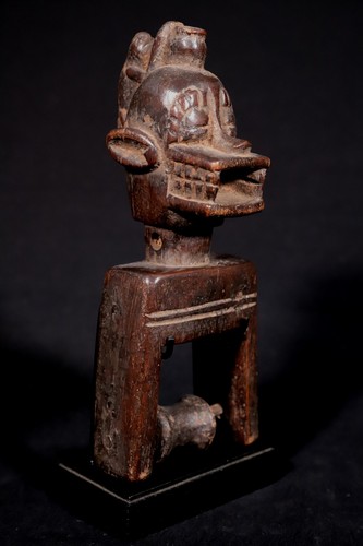 Art africain étrier - -,