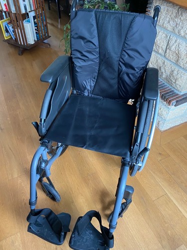 Fauteuil roulant pliable - ,