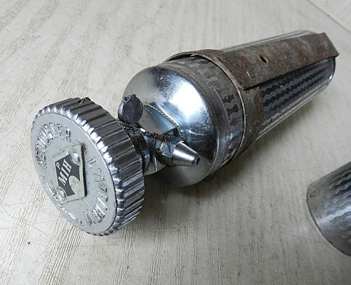 Ancien extincteur automobile - extincteur,