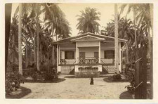 Inde, Maison coloniale  Vintage albumen print.  Tirage albuminé  10x16  