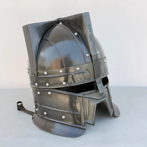 Casque médiéval nain du - de,