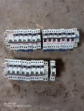 disjoncteurs debflex, moeller , merlin gerin 220v très bon état