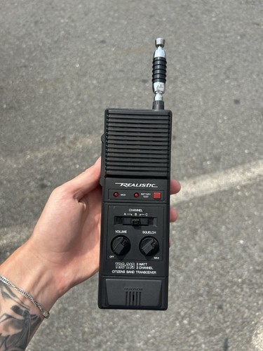 Vintage radio shack realistic - radio,
