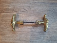 2 ANCIENNES POIGNEES DE PORTE EN BRONZE TORSADEES CANNELEES DE MAISON BOURGEOISE