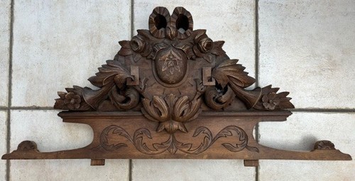 Fronton ancien bois - , sculpté