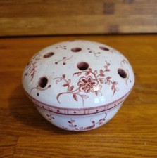 Pique-fleurs ancien en faience signé PB