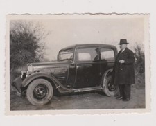Snapshot argentique voiture vintage car Peugeot 201 mars 1934 avec homme