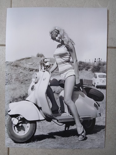 Pin actrice scooter - -,