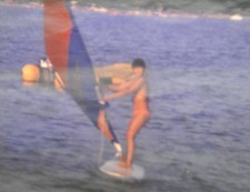 La jeune fille sur la planche