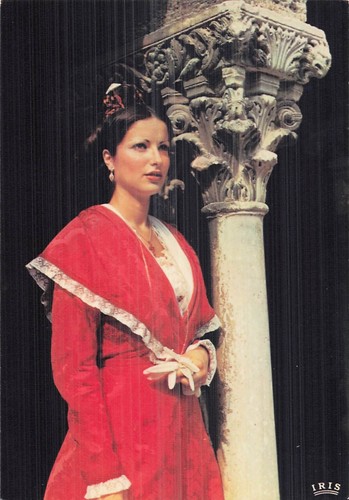 Arles arlesienne costume - en,