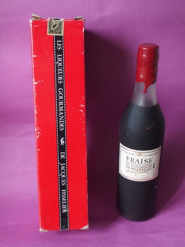 Bouteille liqueur fraise - de,