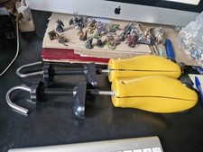 1  paire d'embauchoirs