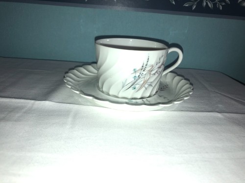 Tasse soucoupes torse - soucoupes,