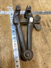 etau outil ancien / étau de serrage à mains SER réf N° 29