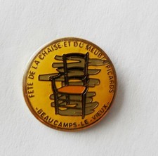 Pin's ville Beaucamps le vieux Fête de la chaise et du meuble picards