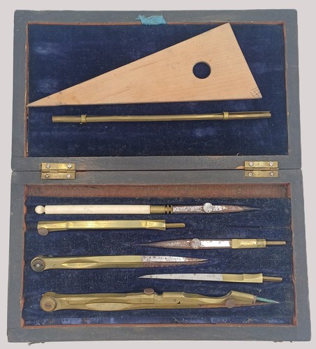 Boite compas ancienne - de,