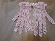 Paire de gants ancien au crochet rose
