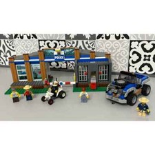 Poste de police de la forêt LEGO 