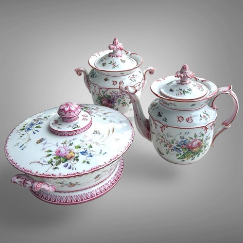 Lot pièces en porcelaine - 3,
