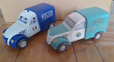 2 CV citroen acadiane en tôle " police" et  " l'épicerie " pour déco majorette 
