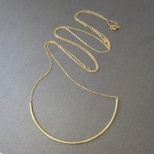 Sautoir trait incurvé en