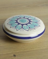 magnifique boite de rangement en céramique blanc et bleu art déco décor floral s