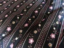 Coupon de tissu Tablier Costume Breton fleurettes roses vertes blanches soyeux