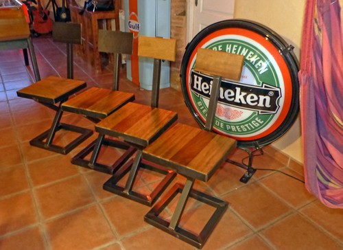 Chaise industrielle sur - , mesure