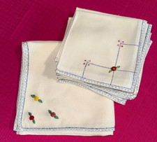 Service à thé rétro brodé