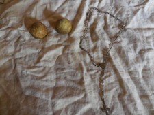 Ancien Chapelet Catholique nacre et argent dans un oeuf en bois vintage