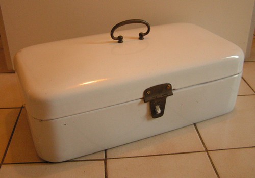 Ancienne caisse émaillée - ,