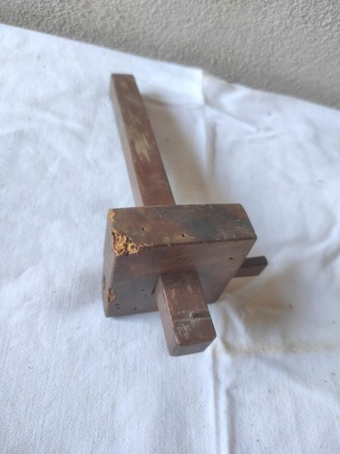 Trusquin outil ancien