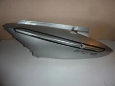Coque arrière gauche origine pour scooter Sym 125 GTS 2007 Occasion