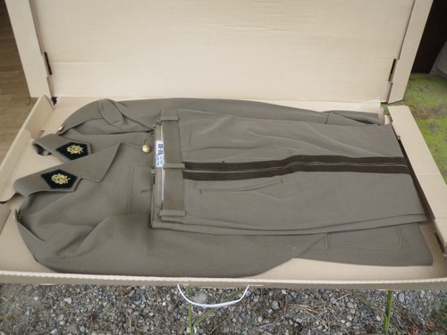 Tenue militaire ancienne - militaire,