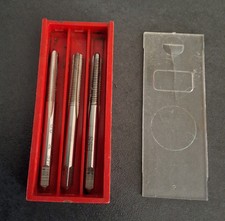 Coffret Tarauds 6 × 100 .