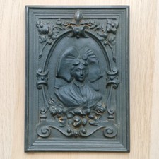 Ancienne plaque en fonte De Dietrich femme alsacienne 16x22,5