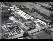 PLESSIS-BELLEVILLE (60) USINE de TRACTEURS POCLAIN & VILLAS en vue aérienne 1967