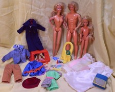 +++ lot Barbie poupées accessoires et  vêtements +++